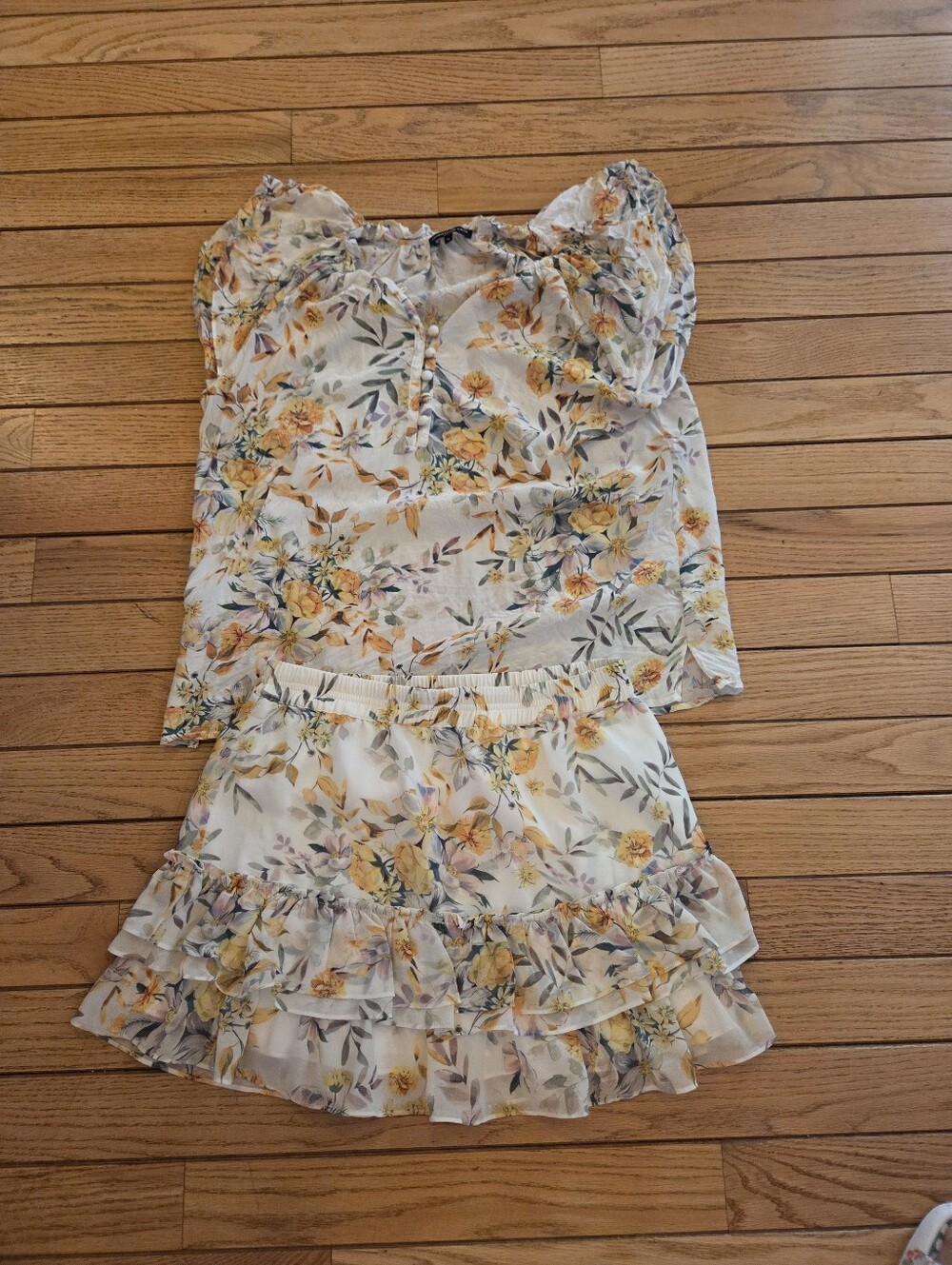 Generation Love: Floral Ruffle Two-Piece Set in Yellow & Green Top: XL Bottom: L